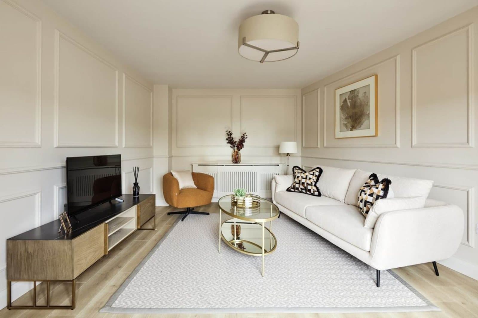 A furnished, lived-in Homely living room